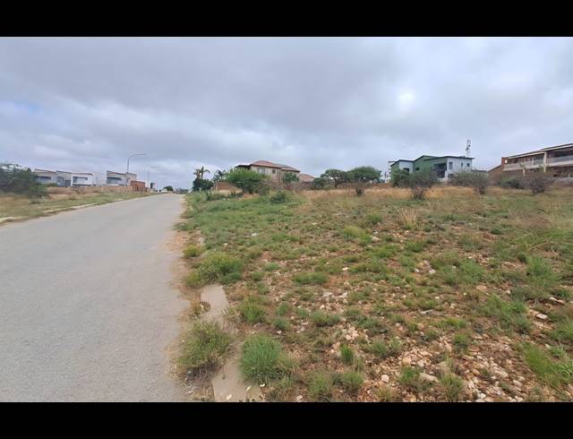 1,438M² VACANT LAND FOR SALE IN STERPARK